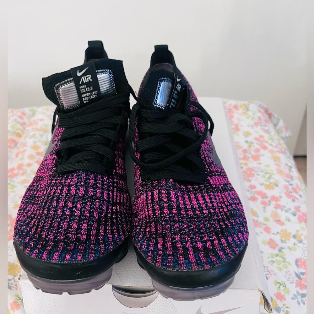 Nike Air  Vapormax flyknit Women’s 10.5